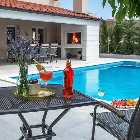 Fig Villa *