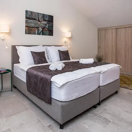 Fig Villa *