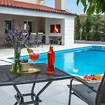 Fig Villa *
